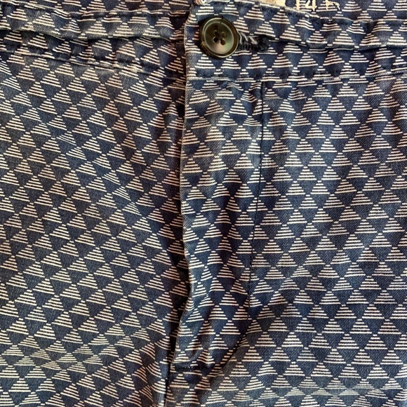 GAP Blue and White Mini Triangle Design Shorts - Picture 2 of 5